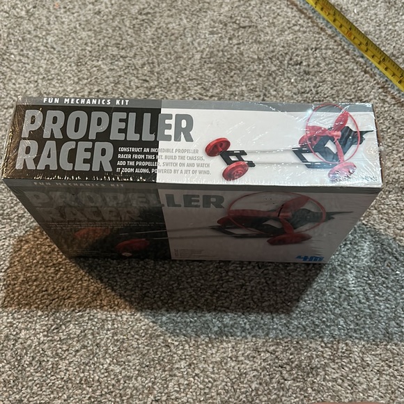 Green Science PROPELLER RACER Kids Labs Fun Science Project - Picture 2 of 3